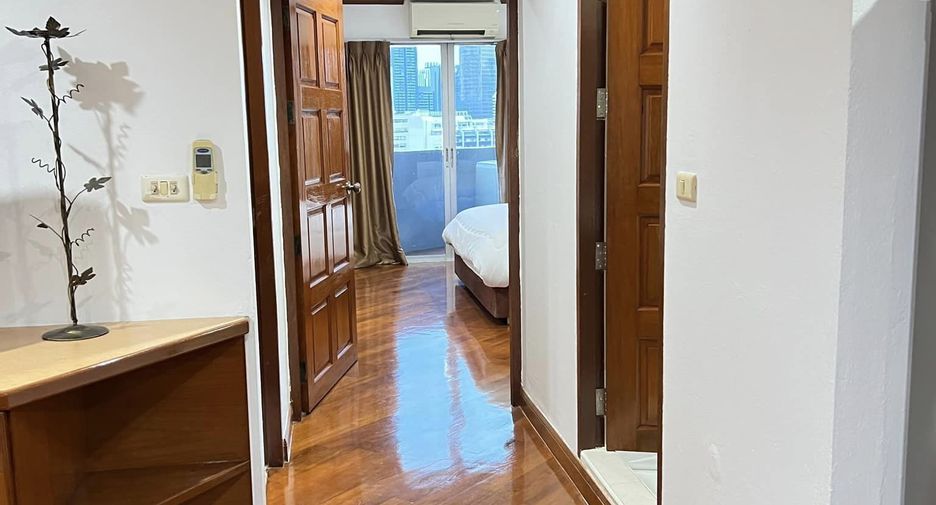 For rent 2 bedrooms condo in Watthana, Bangkok