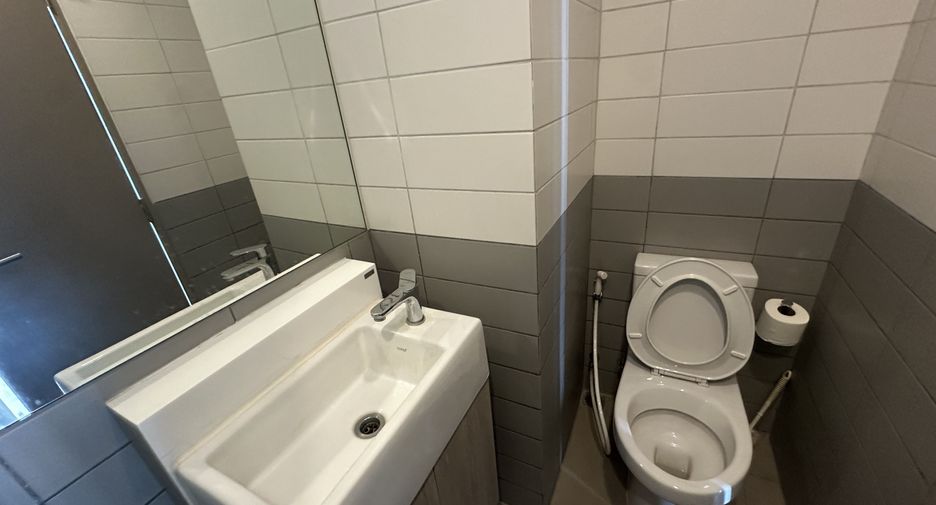 For rent スタジオ condo in Phra Khanong, Bangkok