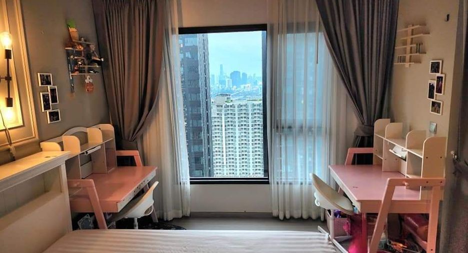 For sale 3 bedrooms condo in Huai Khwang, Bangkok