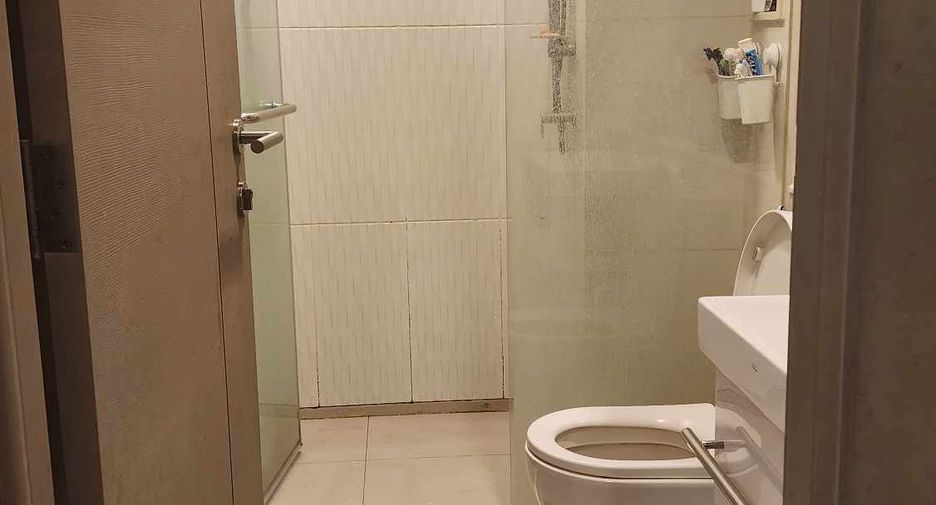 For sale 3 bedrooms condo in Huai Khwang, Bangkok