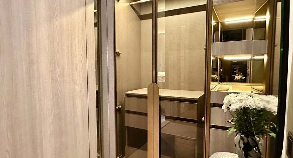 For rent 2 bedrooms condo in Sathon, Bangkok
