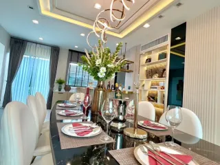 Casa en venta y en alquiler de 5 habitaciones en Lat Krabang, Bangkok