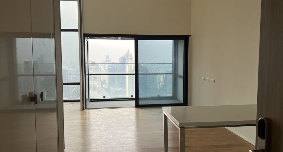 For rent 1 bed condo in Watthana, Bangkok