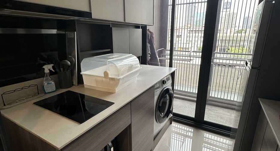For sale 2 bedrooms condo in Phaya Thai, Bangkok