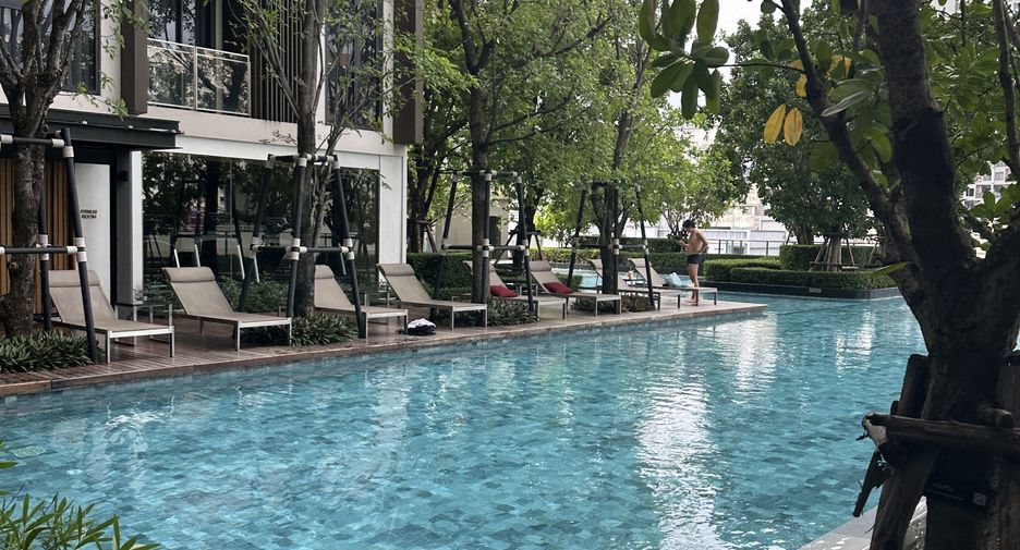 For sale 2 bedrooms condo in Phaya Thai, Bangkok