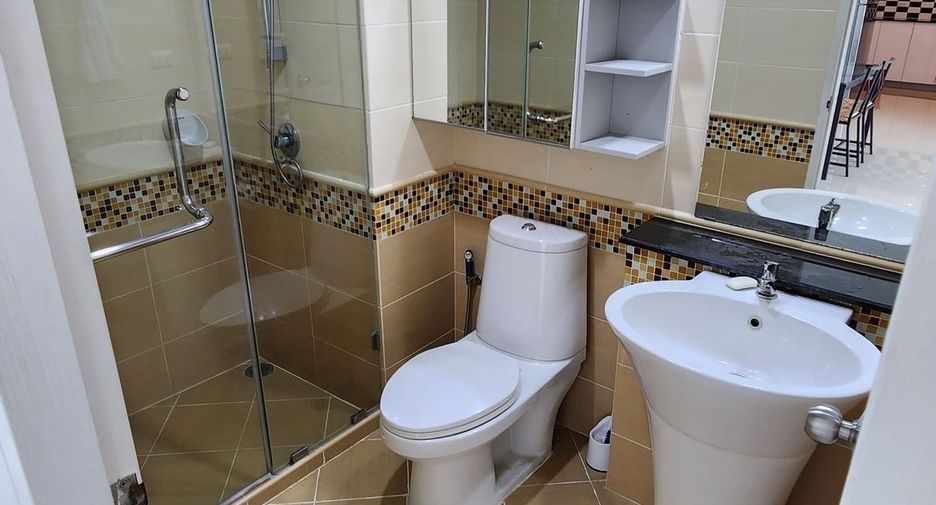 For sale 2 ベッドルーム condo in Khlong Toei, Bangkok