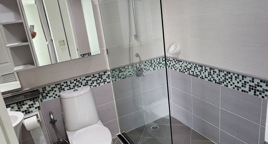 For sale 2 ベッドルーム condo in Khlong Toei, Bangkok