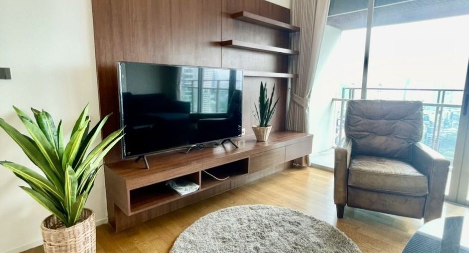 For rent 3 bedrooms condo in Khlong Toei, Bangkok