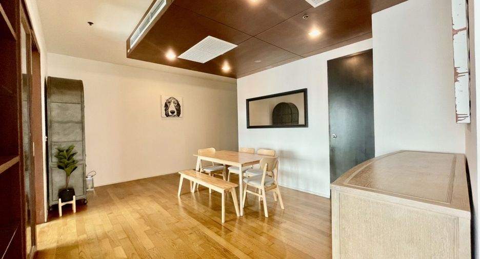 For rent 3 bedrooms condo in Khlong Toei, Bangkok