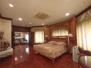 Casa en venta de 4 habitaciones en Phra Samut Chedi, Samut Prakan
