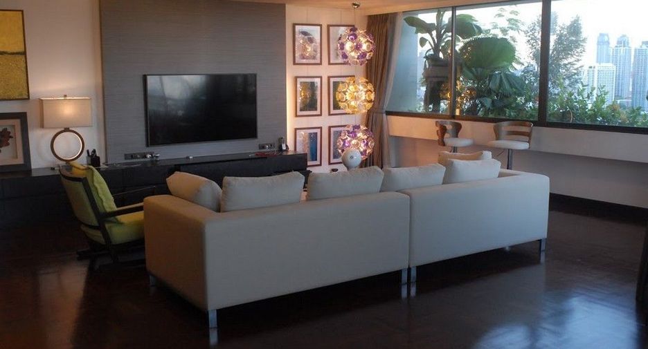 For rent 3 bedrooms condo in Watthana, Bangkok