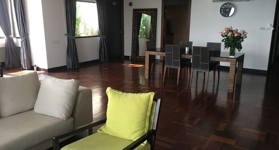 For rent 3 bedrooms condo in Watthana, Bangkok