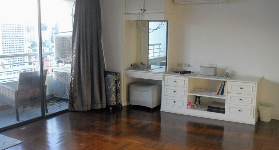 For rent 3 bedrooms condo in Watthana, Bangkok