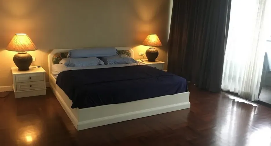 For rent 3 bedrooms condo in Watthana, Bangkok