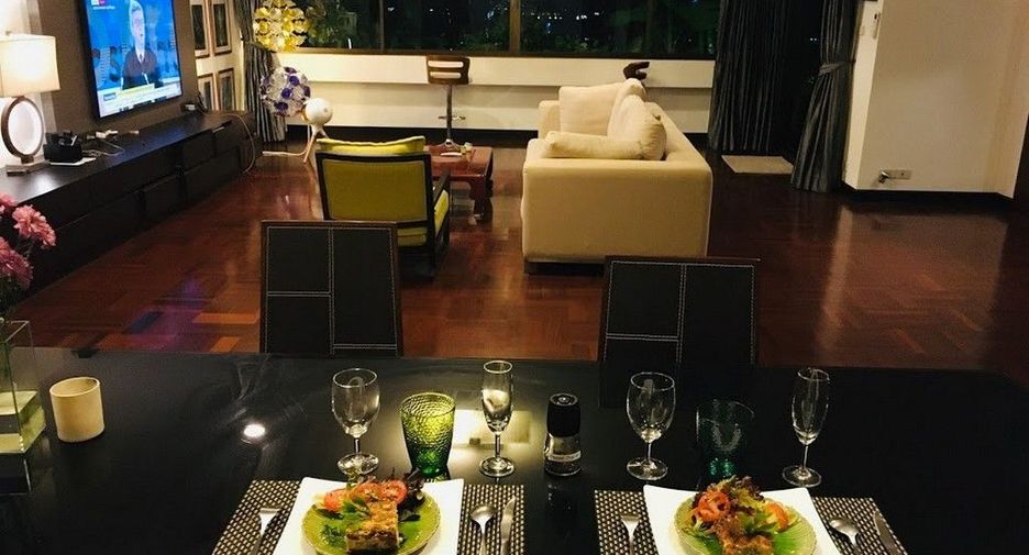 For rent 3 bedrooms condo in Watthana, Bangkok