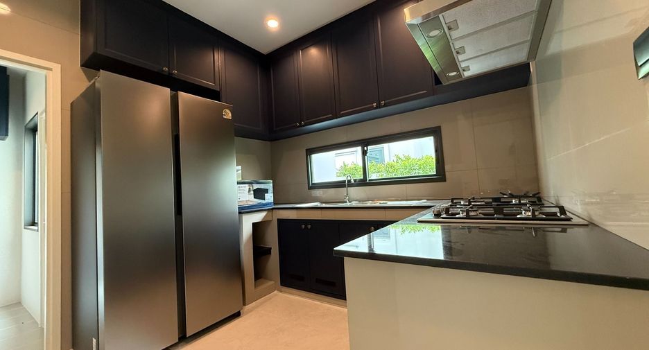 Casa en venta y en alquiler de 4 habitaciones en Bang Phli, Samut Prakan