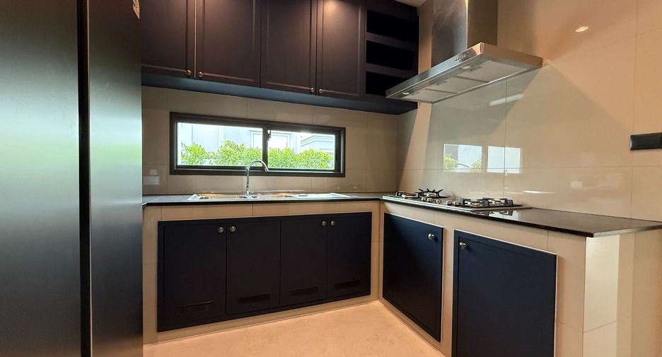 Casa en venta y en alquiler de 4 habitaciones en Bang Phli, Samut Prakan