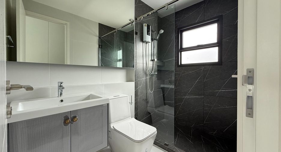 Casa en venta y en alquiler de 4 habitaciones en Bang Phli, Samut Prakan