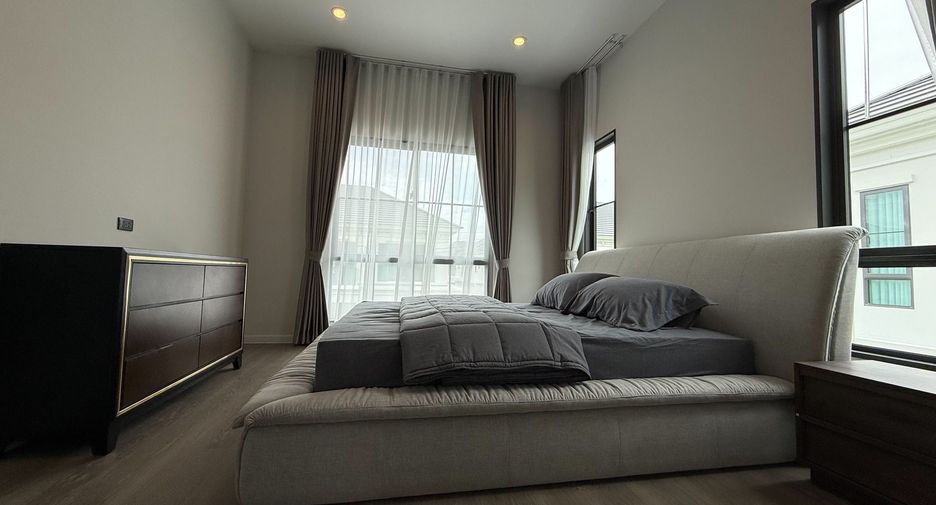 Casa en venta y en alquiler de 4 habitaciones en Bang Phli, Samut Prakan