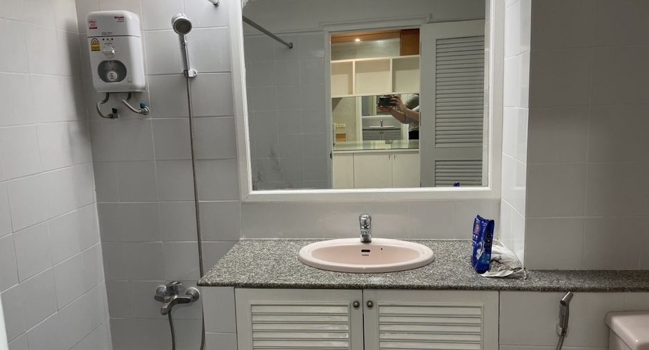 For rent 1 bed condo in Watthana, Bangkok