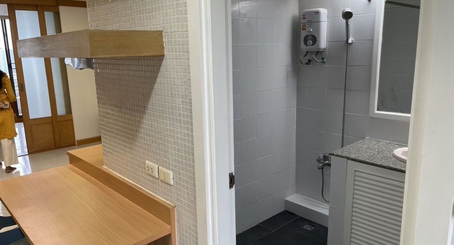 For rent 1 bed condo in Watthana, Bangkok