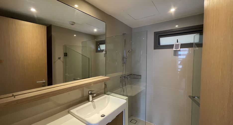 For rent 3 bedrooms apartment in Pathum Wan, Bangkok
