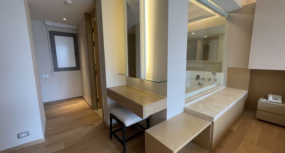 For rent 3 bedrooms apartment in Pathum Wan, Bangkok