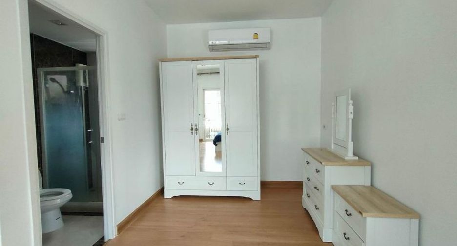 Casa en alquiler de 3 habitaciones en Bang Khae, Bangkok