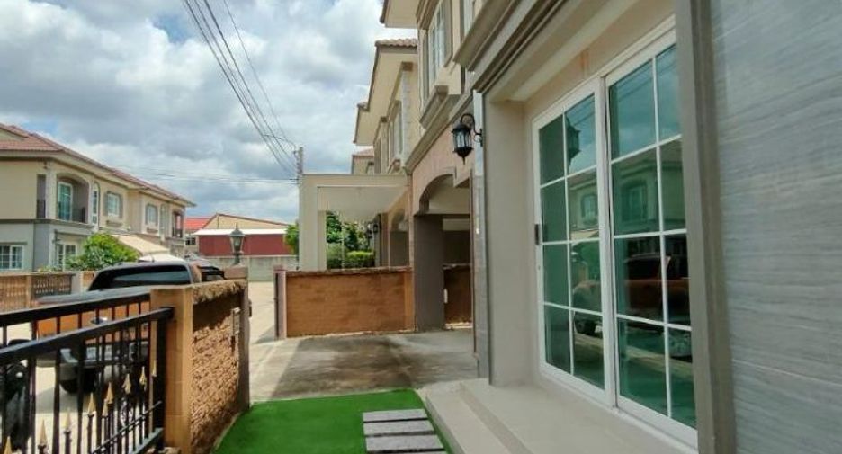 Casa en alquiler de 3 habitaciones en Bang Khae, Bangkok