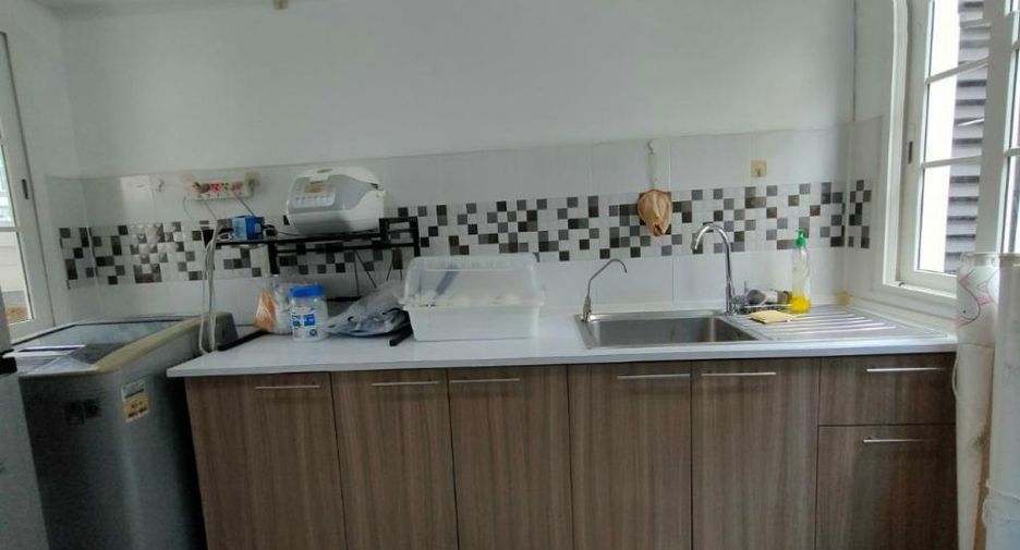 Casa en alquiler de 3 habitaciones en Bang Khae, Bangkok