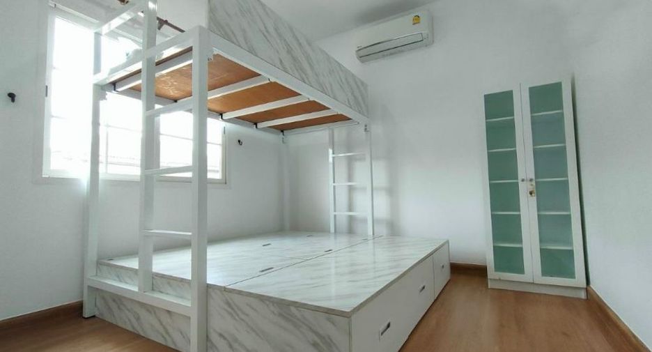 Casa en alquiler de 3 habitaciones en Bang Khae, Bangkok
