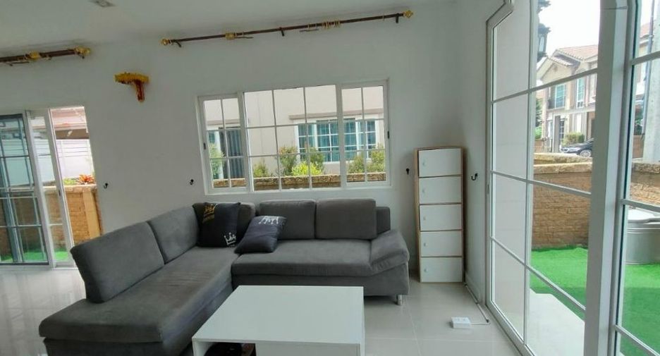 Casa en alquiler de 3 habitaciones en Bang Khae, Bangkok