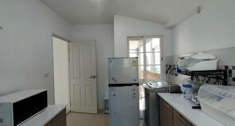 Casa en alquiler de 3 habitaciones en Bang Khae, Bangkok