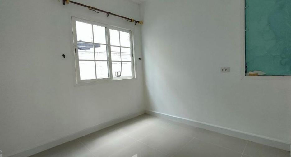 Casa en alquiler de 3 habitaciones en Bang Khae, Bangkok