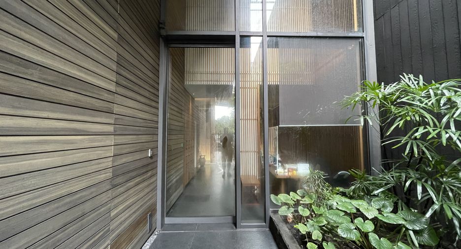 For rent 2 bedrooms apartment in Khlong Toei, Bangkok