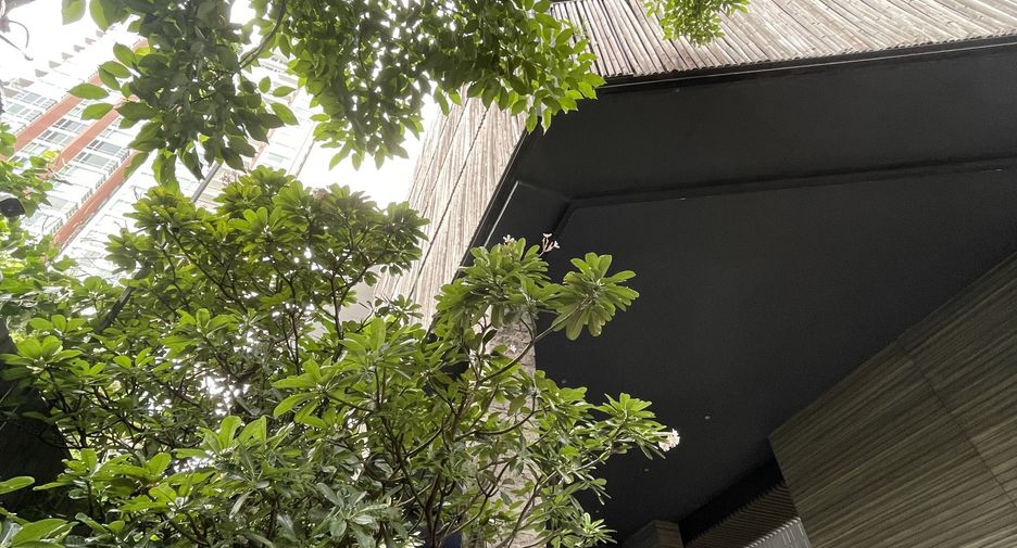 For rent 2 bedrooms apartment in Khlong Toei, Bangkok