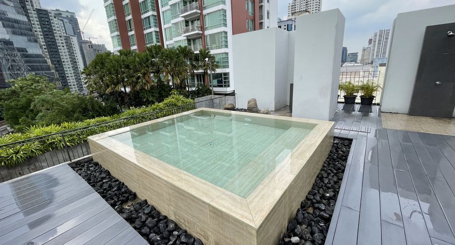 For rent 2 bedrooms apartment in Khlong Toei, Bangkok