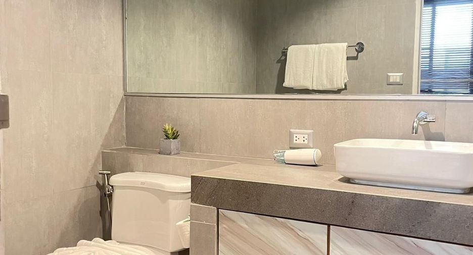 For rent 4 bedrooms condo in Pathum Wan, Bangkok