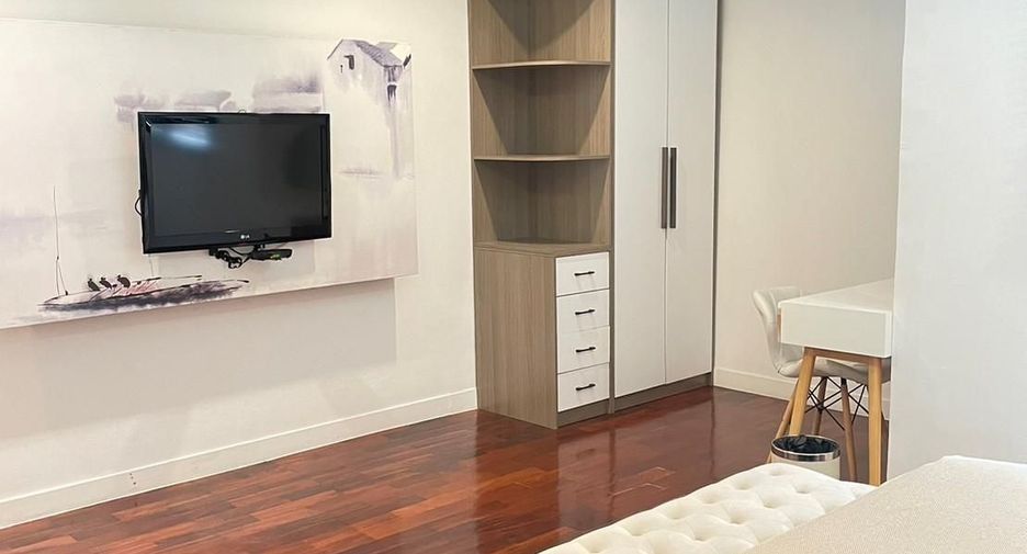 For rent 4 bedrooms condo in Pathum Wan, Bangkok