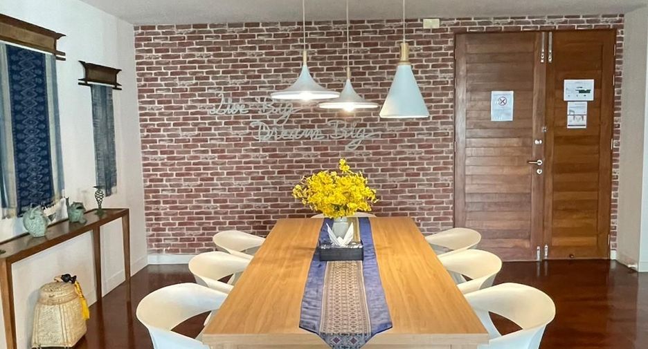 For rent 4 bedrooms condo in Pathum Wan, Bangkok