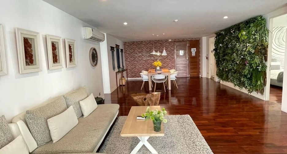 For rent 4 bedrooms condo in Pathum Wan, Bangkok