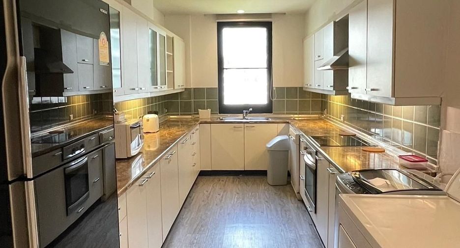 For rent 4 bedrooms condo in Pathum Wan, Bangkok