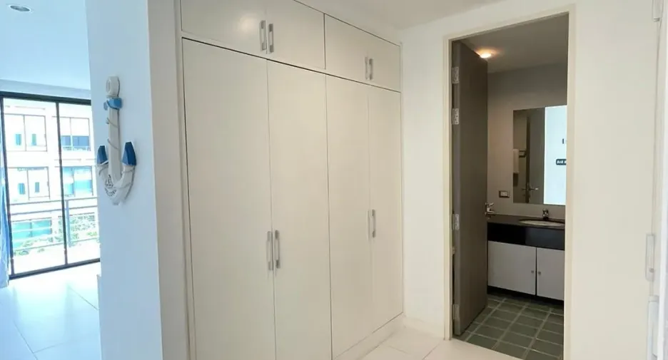For rent 4 bedrooms condo in Pathum Wan, Bangkok