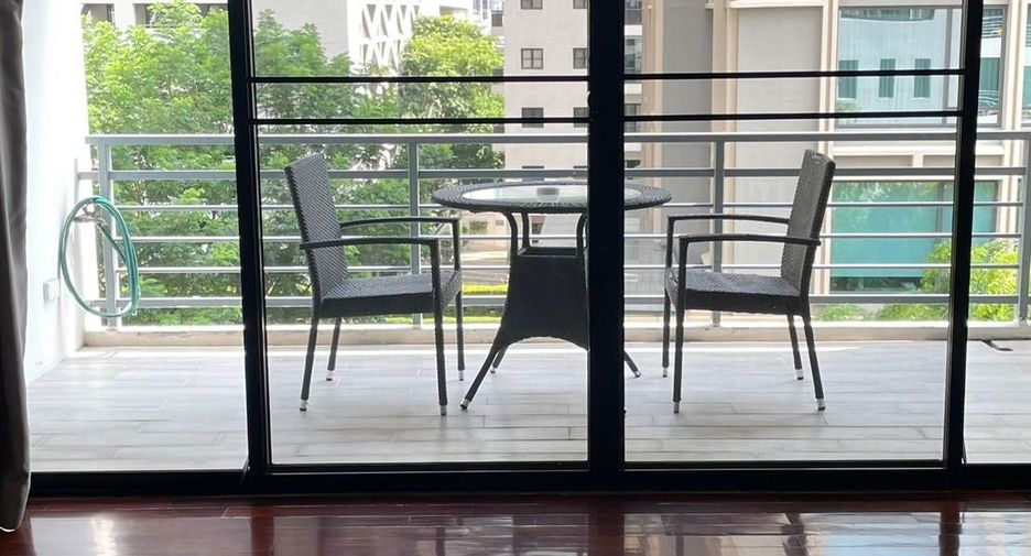 For rent 4 bedrooms condo in Pathum Wan, Bangkok