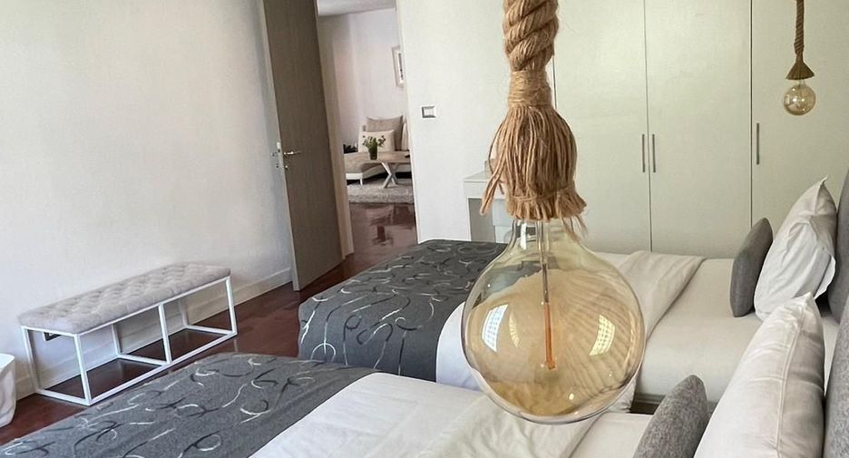 For rent 4 bedrooms condo in Pathum Wan, Bangkok
