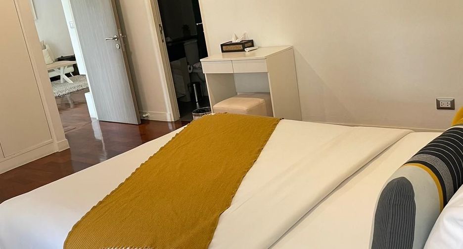 For rent 4 bedrooms condo in Pathum Wan, Bangkok