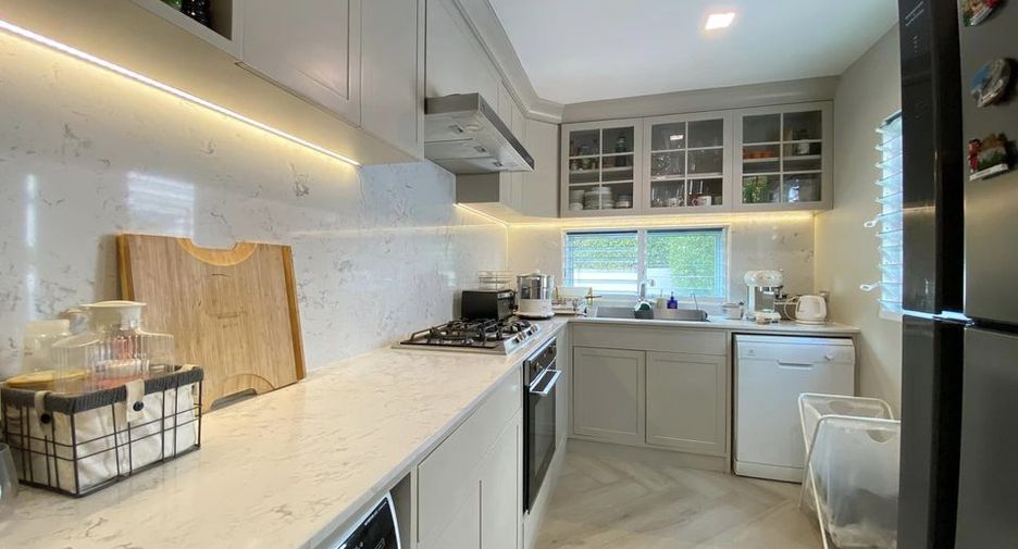 For rent 3 bedrooms house in Prawet, Bangkok