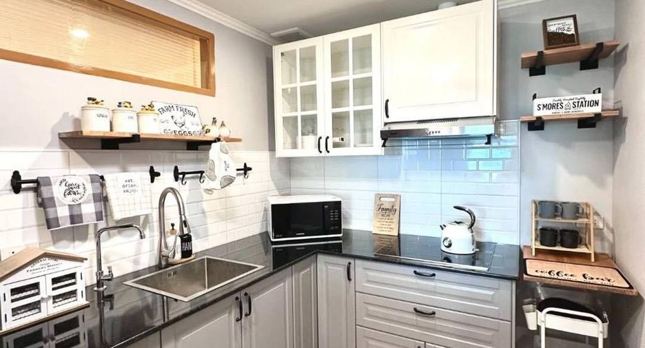 For rent 2 bedrooms condo in Yan Nawa, Bangkok