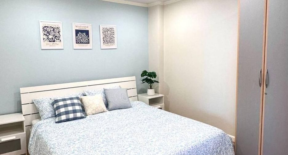 For rent 2 bedrooms condo in Yan Nawa, Bangkok