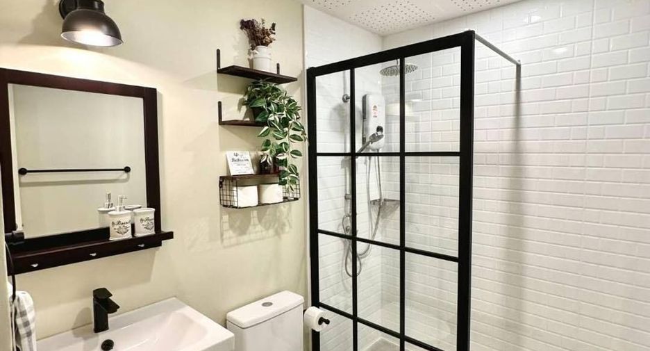 For rent 2 bedrooms condo in Yan Nawa, Bangkok